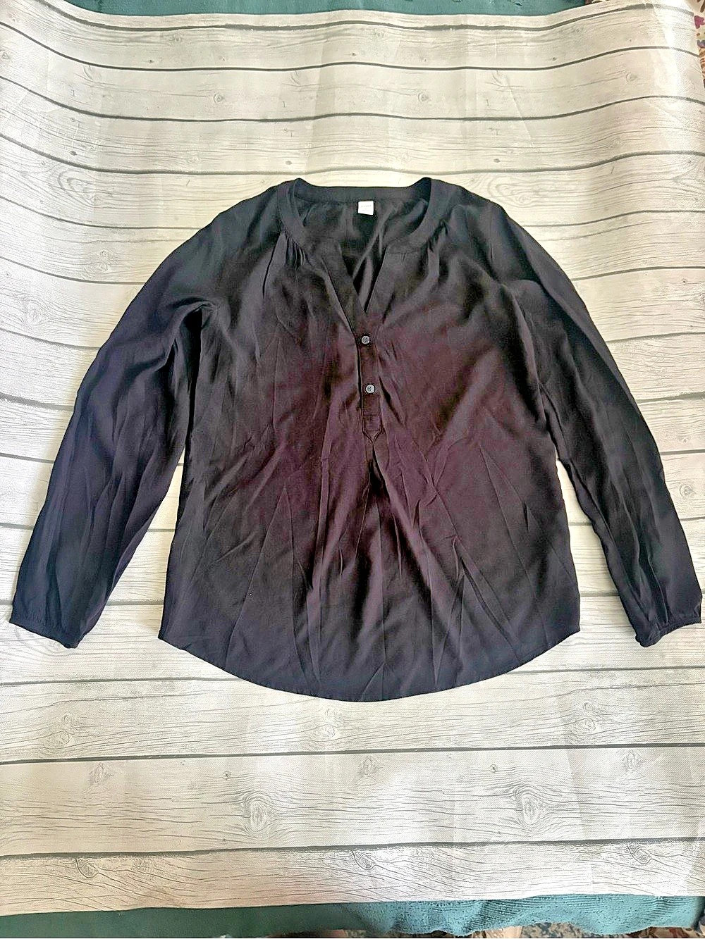 Old Navy Split-Neck Long-Sleeve Button-Front Blouse Black small tall